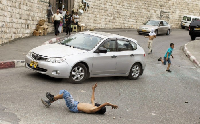 إصابة فتى دهسًا من قبل جيب إسرائيلي بالخليل
